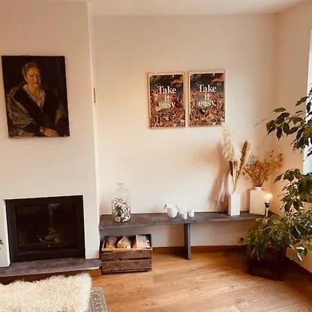 Charming & Spacious Duplex Viewing The Lovely Mas Apartment