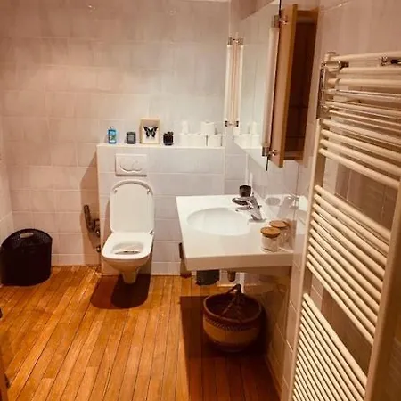 Charming & Spacious Duplex Viewing The Lovely Mas Apartment