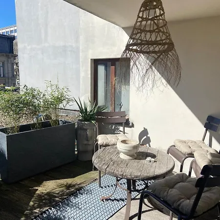 Charming & Spacious Duplex Viewing The Lovely Mas Apartment *