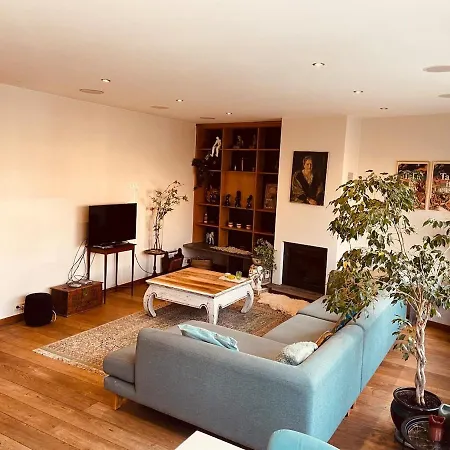 Charming & Spacious Duplex Viewing The Lovely Mas