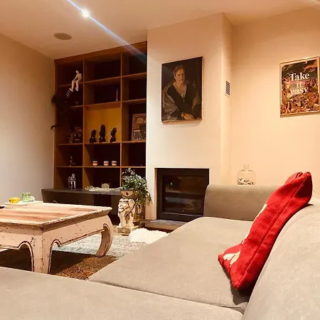 Charming & Spacious Duplex Viewing The Lovely Mas Apartment *